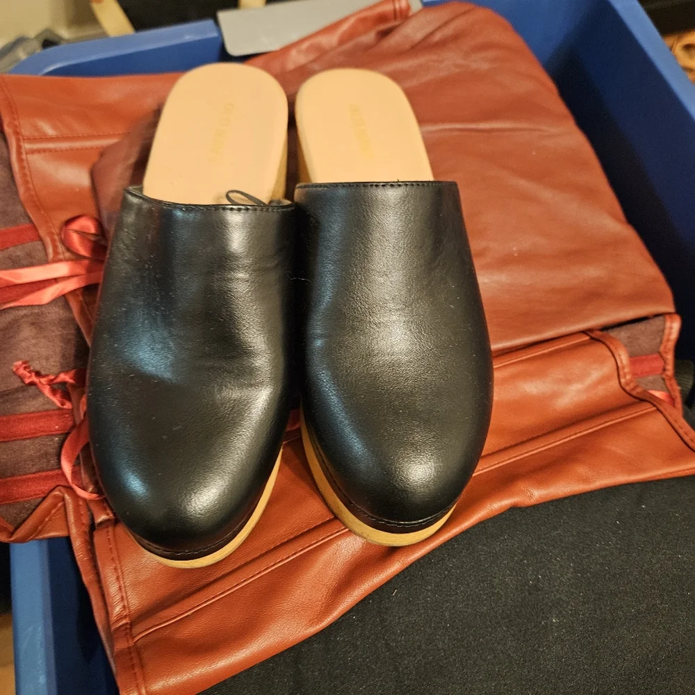 Clogs - Picture 3 of 3